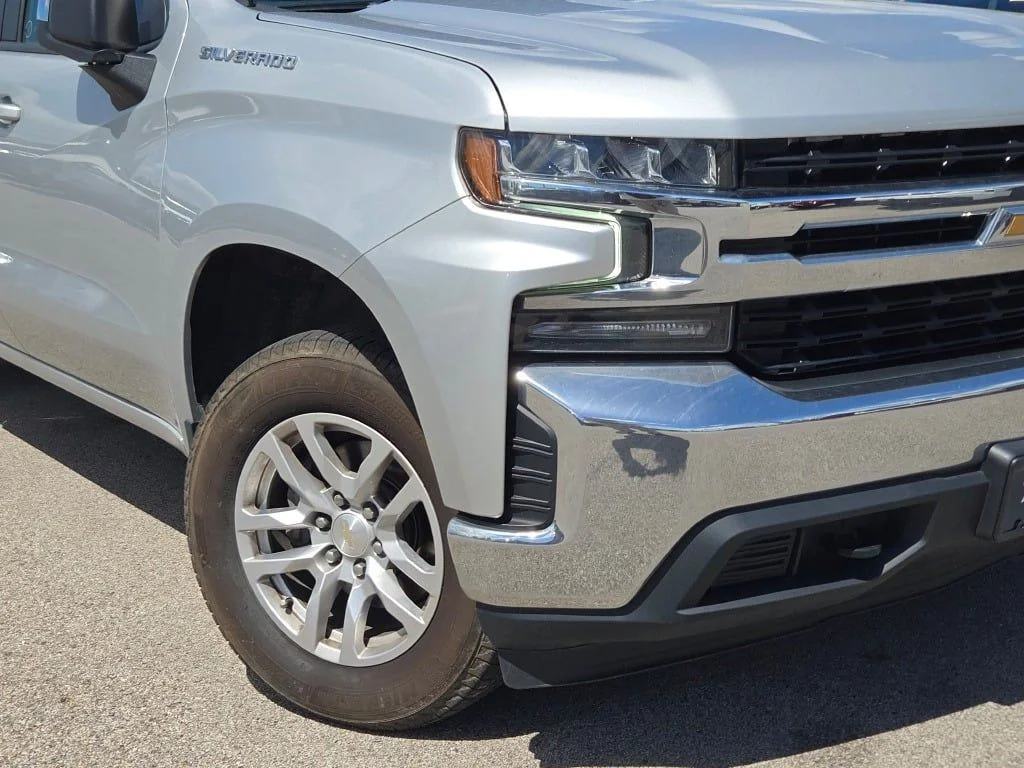 Used 2021 Silver Chevrolet LT image 3