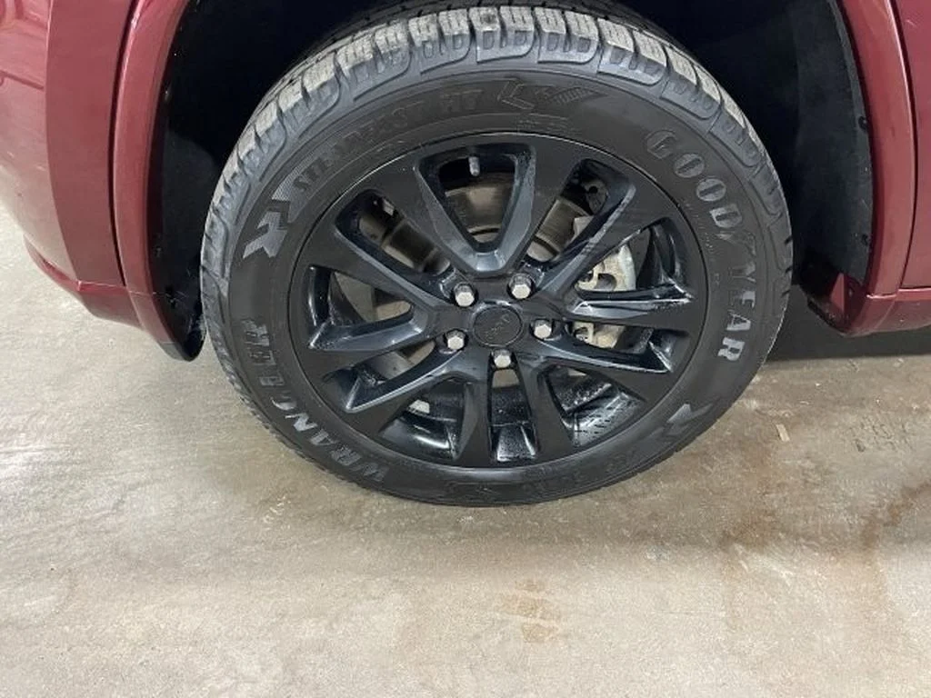 Used 2021 Velvet Red Pearlcoat Jeep Laredo X image 4