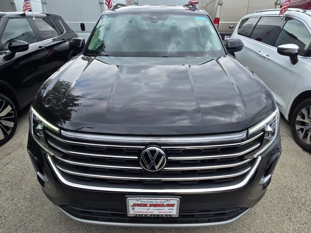 Used 2025 Gray Volkswagen 2.0T SE w/Technology image 3