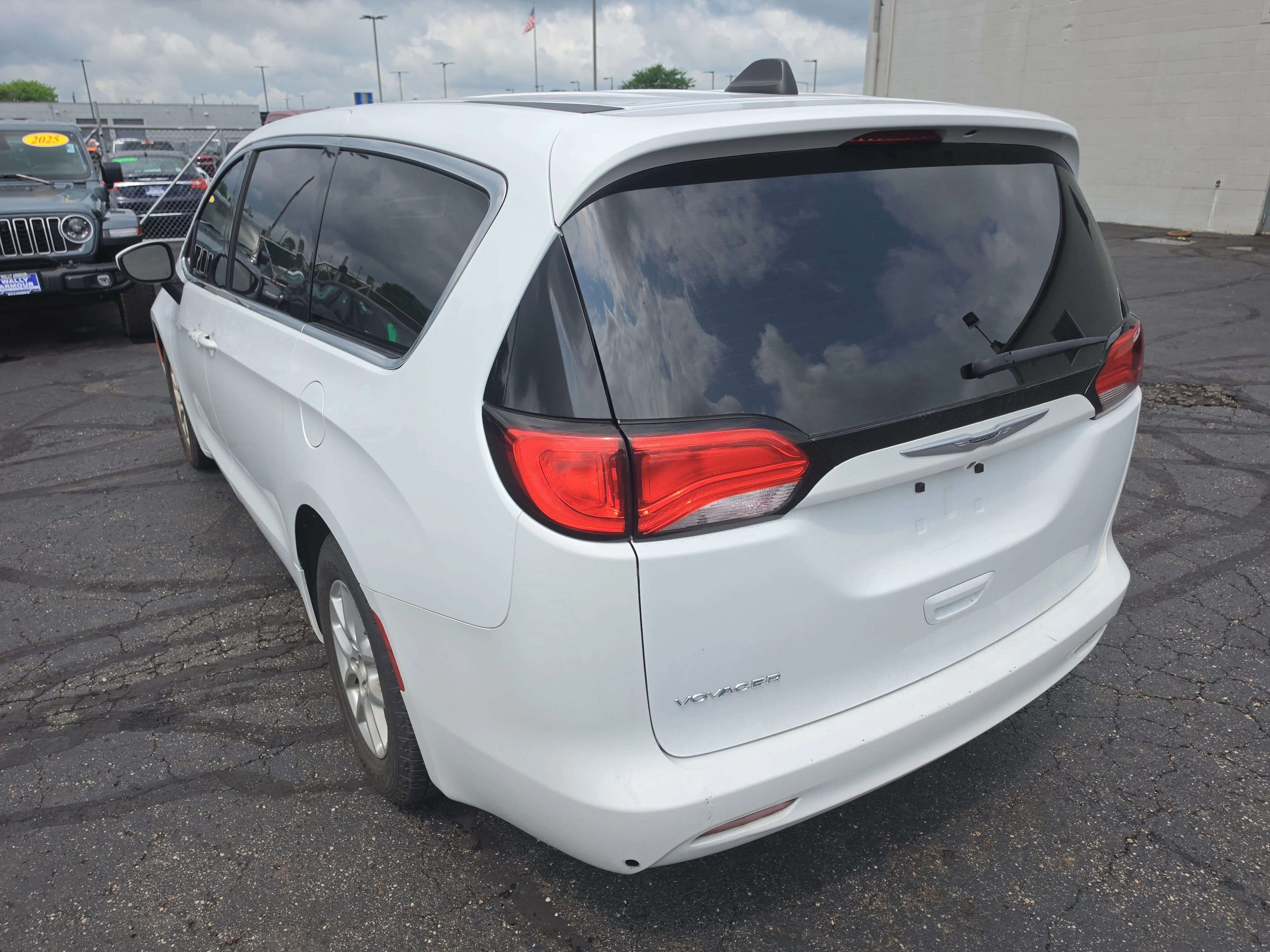 Used 2021 Bright White Clearcoat Chrysler LX image 5