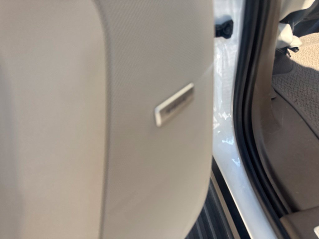 Used 2021 White GMC Denali image 9