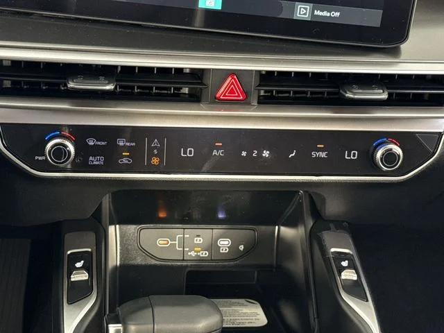 New 2026 Ivory Silver Kia S image 18