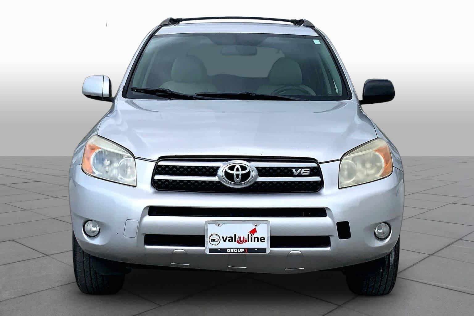 Used 2007 Classic Silver Metallic Toyota Limited image 3