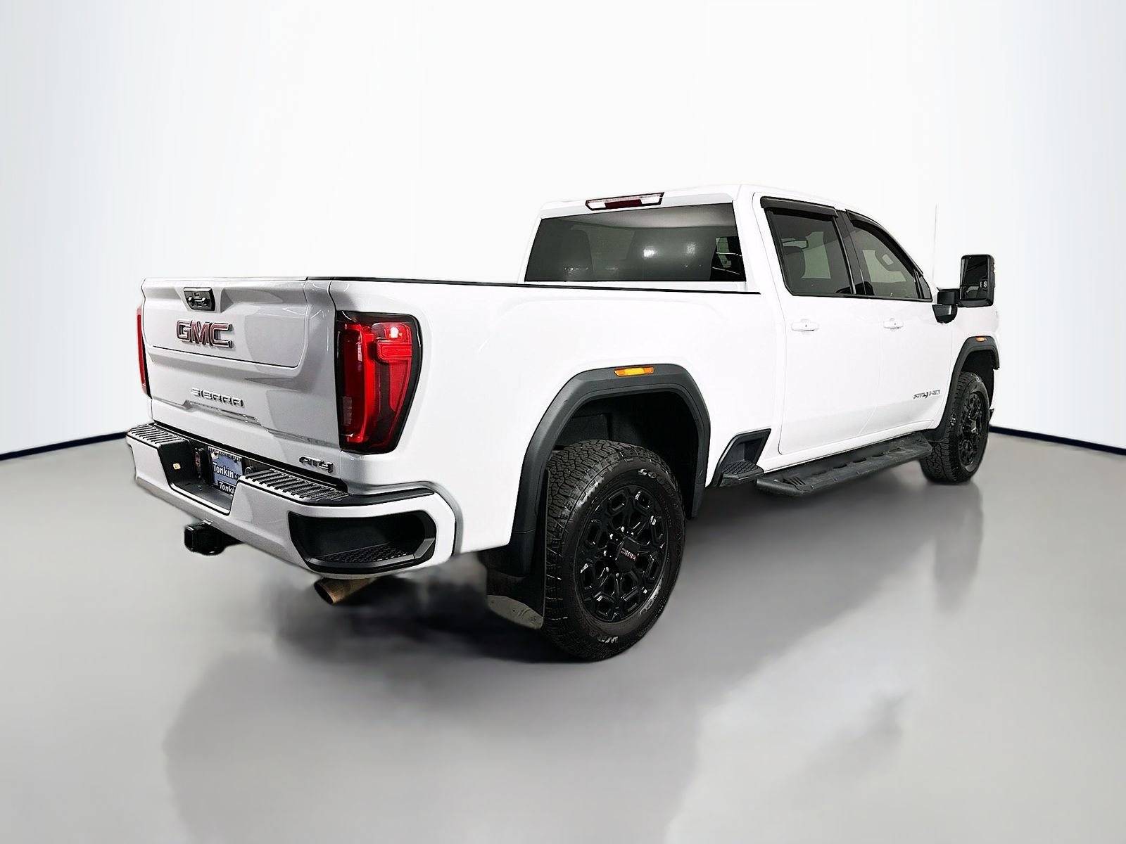 Used 2022 Summit White GMC AT4 image 8