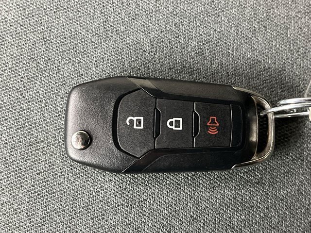Used 2023 Hot Pepper Red Tinted Clearcoat Ford XLT image 25