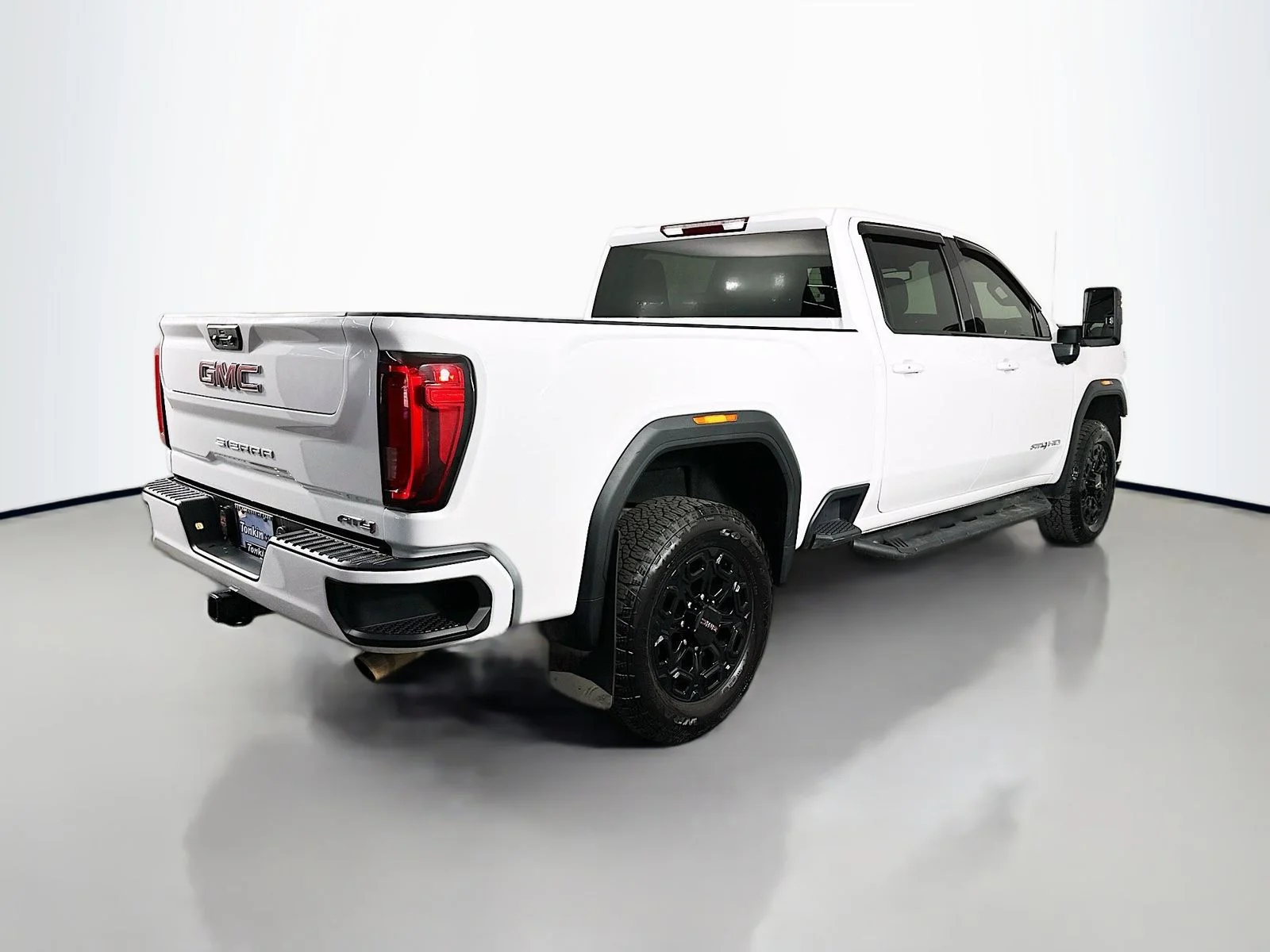 Used 2022 Summit White GMC AT4 image 8