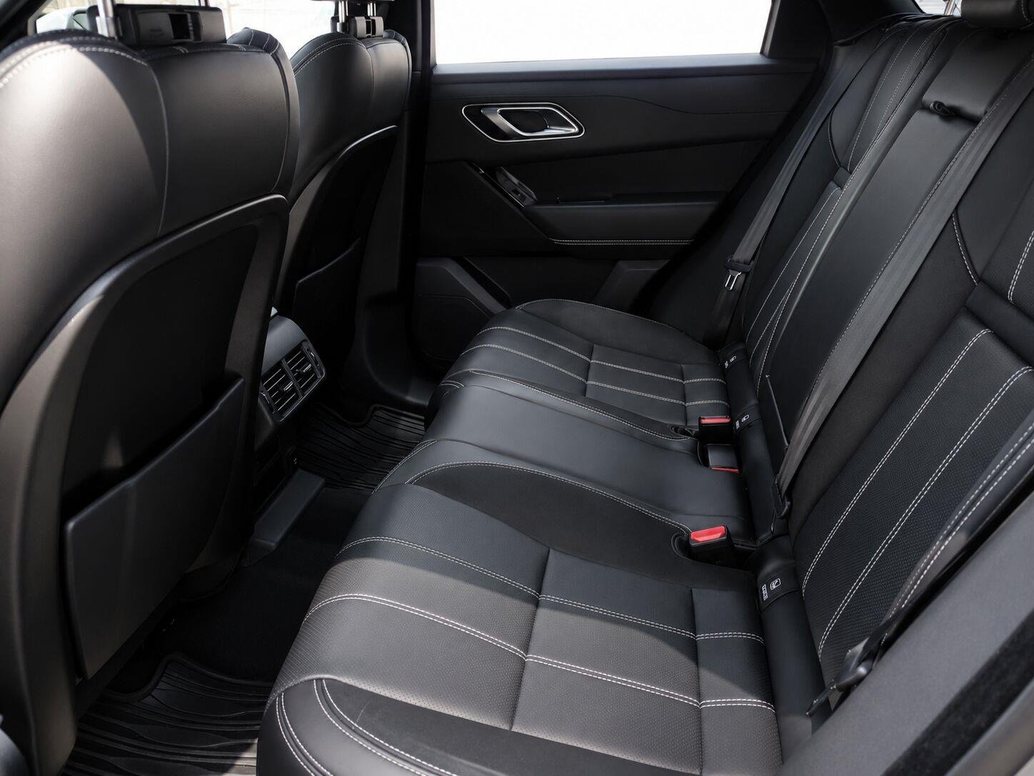 Used 2020 Eiger Grey Metallic Land Rover R-Dynamic S image 4