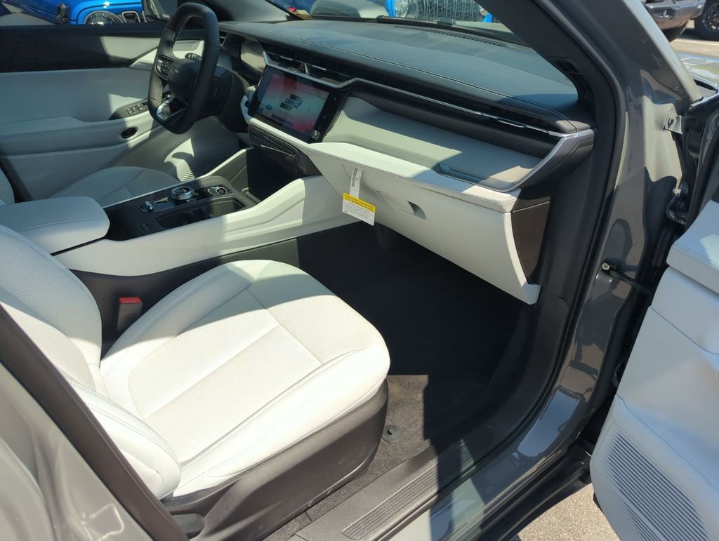 New 2026 Sting-Gray Clearcoat Jeep Laredo image 33
