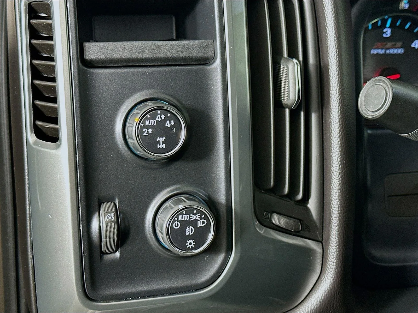 Used 2014 Brownstone Metallic Chevrolet LT image 11