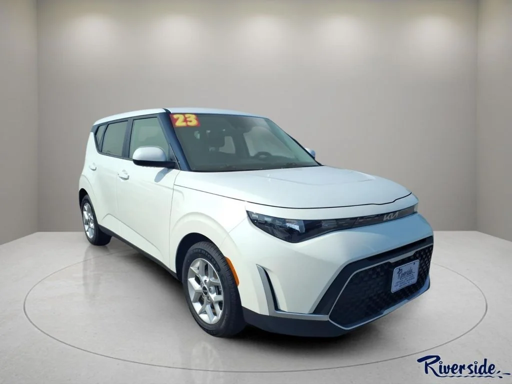 Used 2023 White Kia S image 1