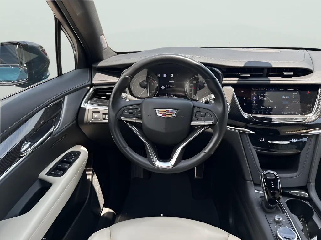 Used 2025 Green Cadillac Sport image 28