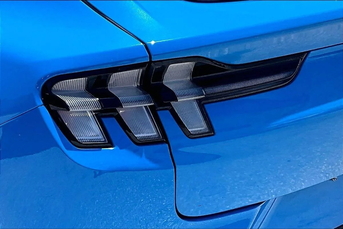 Used 2023  Ford GT image 23