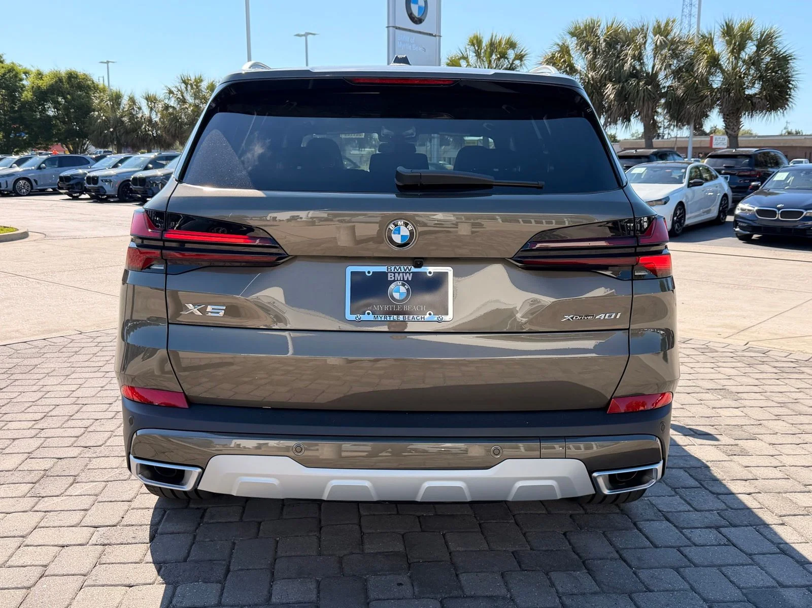 New 2026 Manhattan Green Metallic BMW xDrive40i image 10