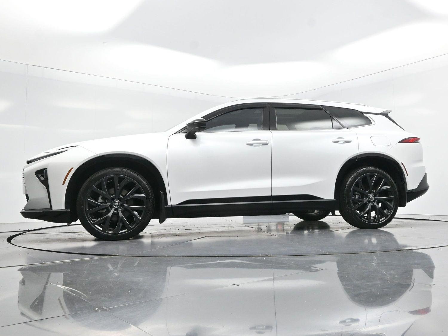 Used 2025  Toyota XLE image 47