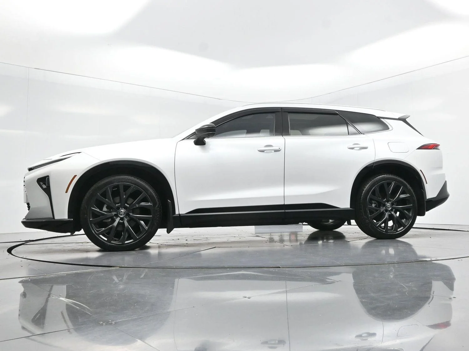 Used 2025  Toyota XLE image 47