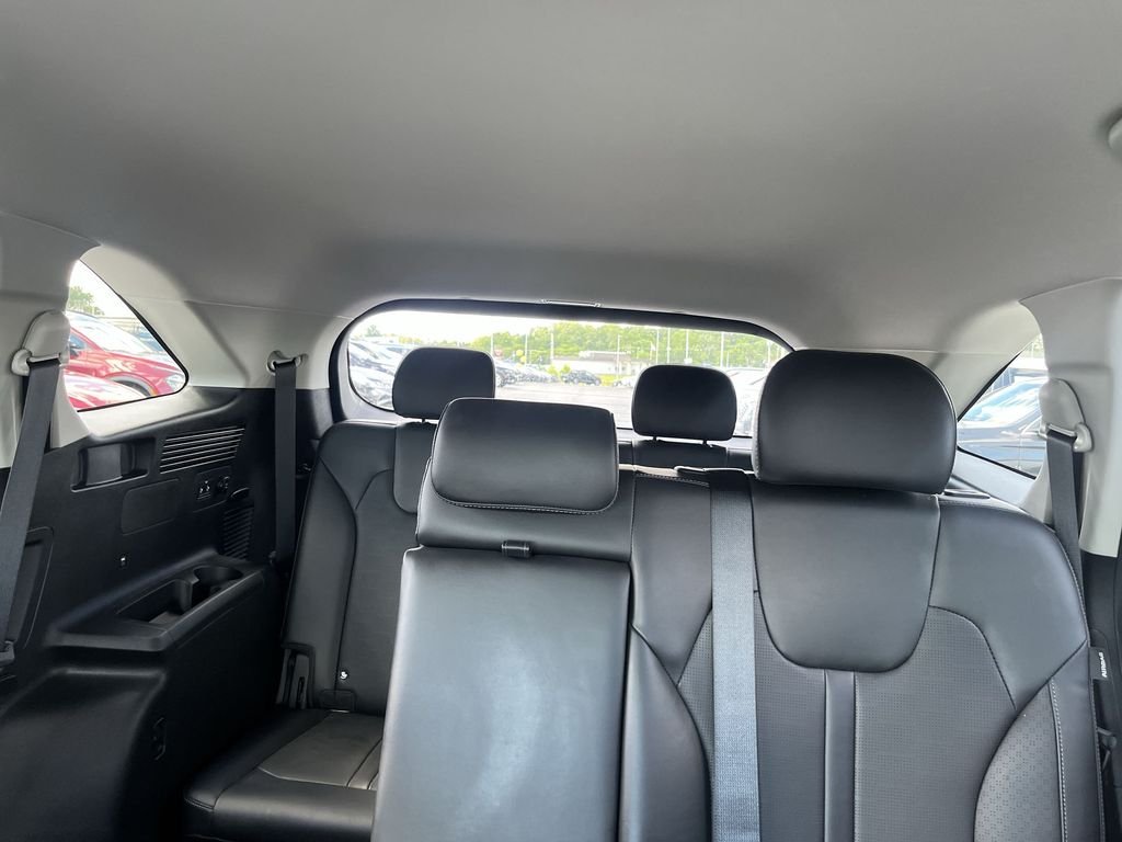 Used 2025 White Kia S image 13