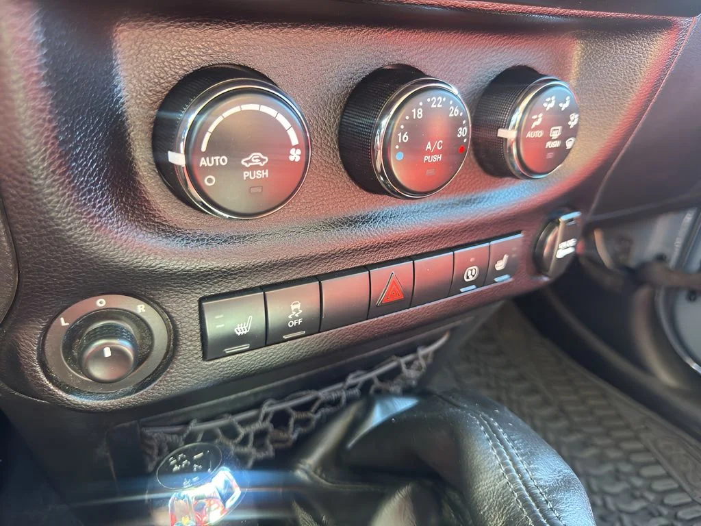 Used 2013  Jeep Rubicon 10th Anniversary image 27
