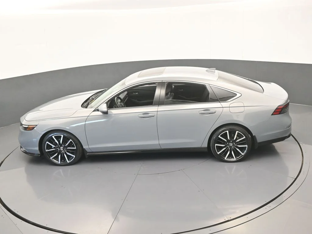 Used 2024 Solar Silver Metallic Honda Touring image 45