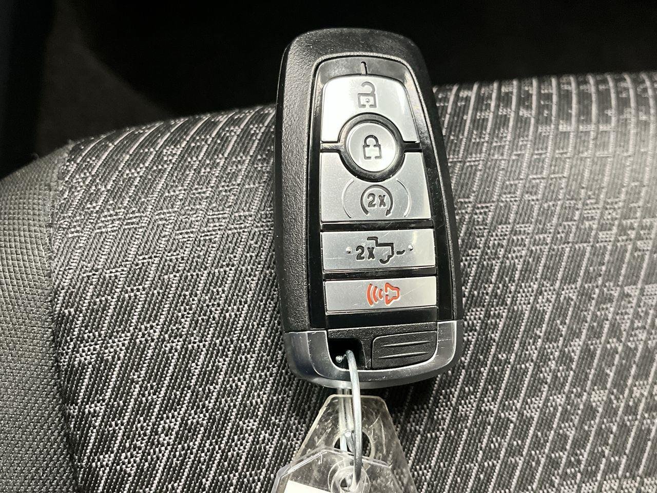 Used 2023 Avalanche Gray Ford XLT image 29
