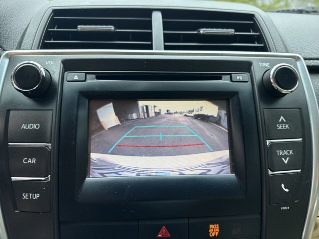 Used 2016  Toyota  image 18