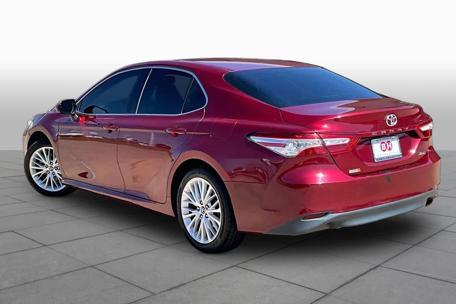 Used 2018 Ruby Flare Pearl Toyota XLE image 10