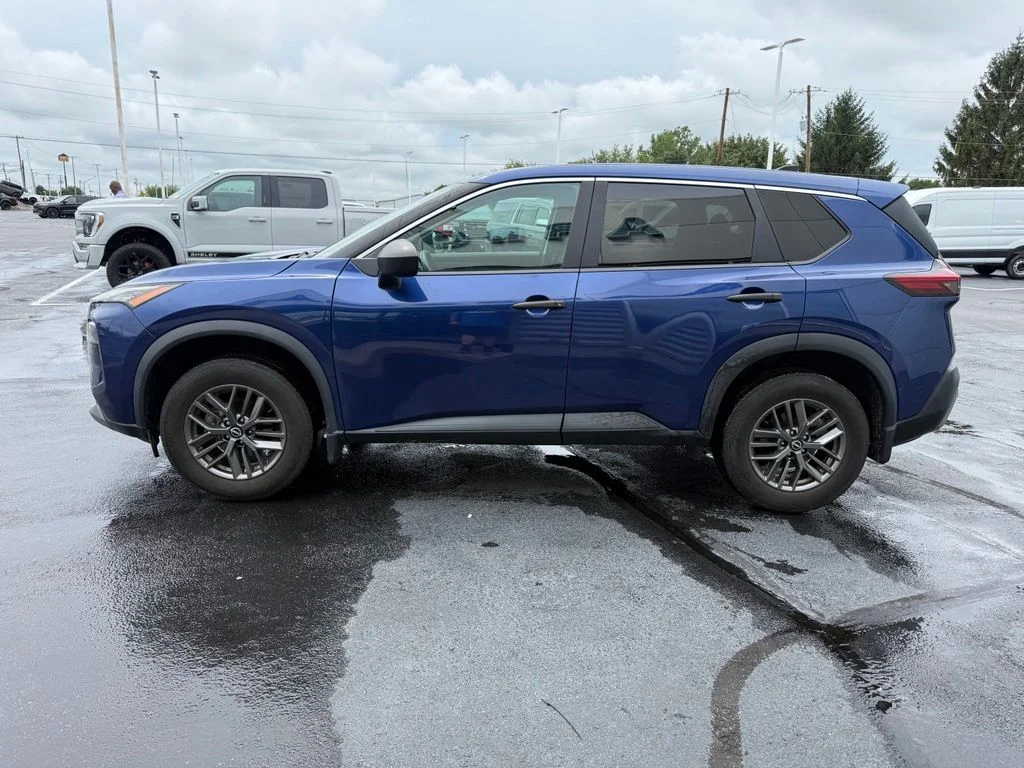 Used 2023 Blue Nissan S image 9