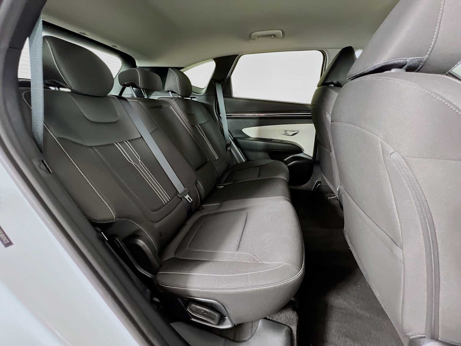 Used 2024 White Pearl Hyundai SEL image 27
