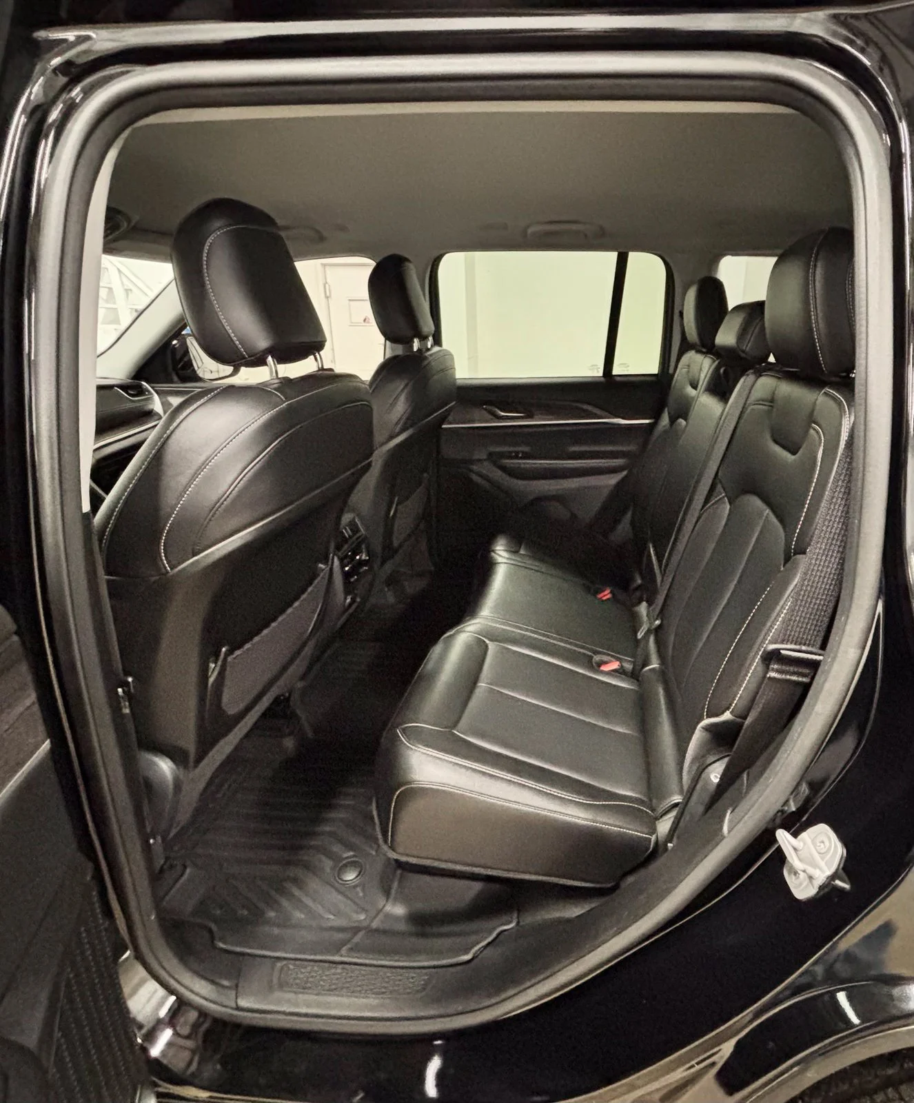 Used 2023 Black Jeep Limited image 24