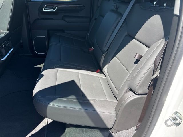 Used 2023 White GMC SLT image 17