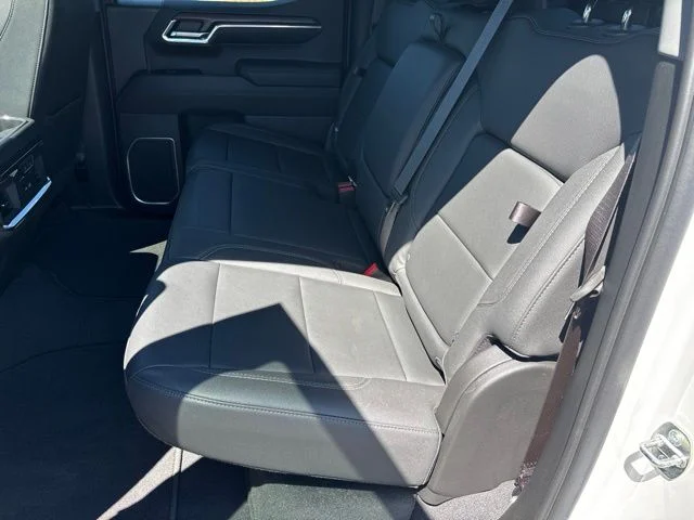 Used 2023 White GMC SLT image 17