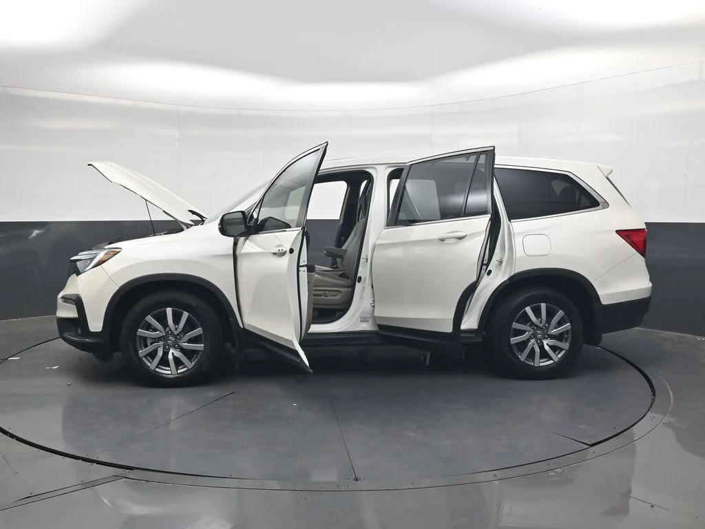 Used 2019 White Diamond Pearl Honda EX-L image 36