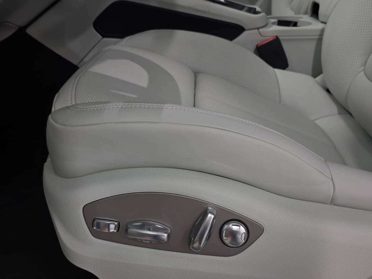 New 2026 Carrara White Metallic Porsche  image 25