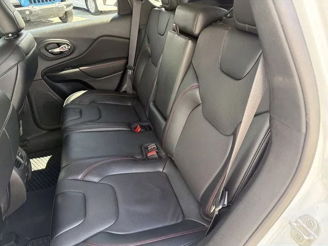 Used 2022 White Jeep Trailhawk image 17