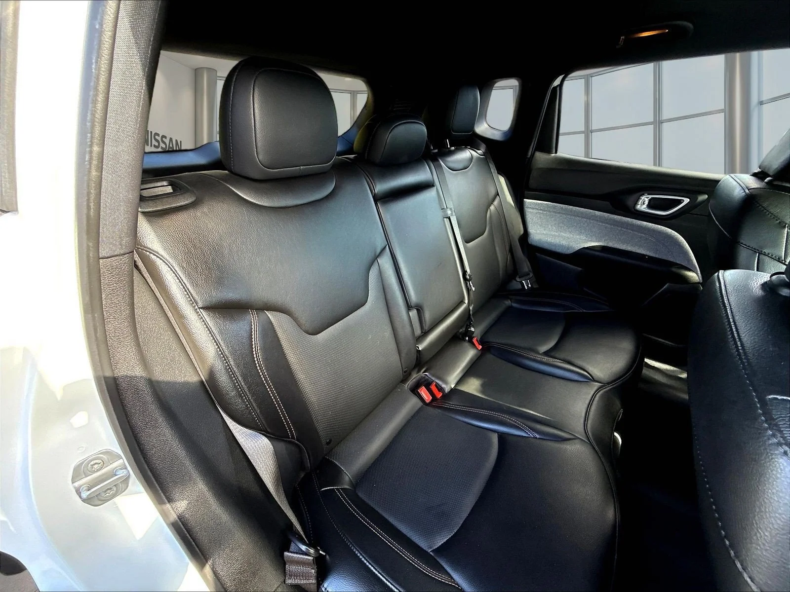 Used 2023 Bright White Clearcoat Jeep Latitude Lux image 27