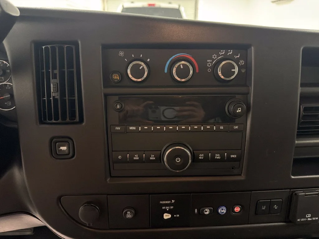Used 2025 White Chevrolet LT image 14