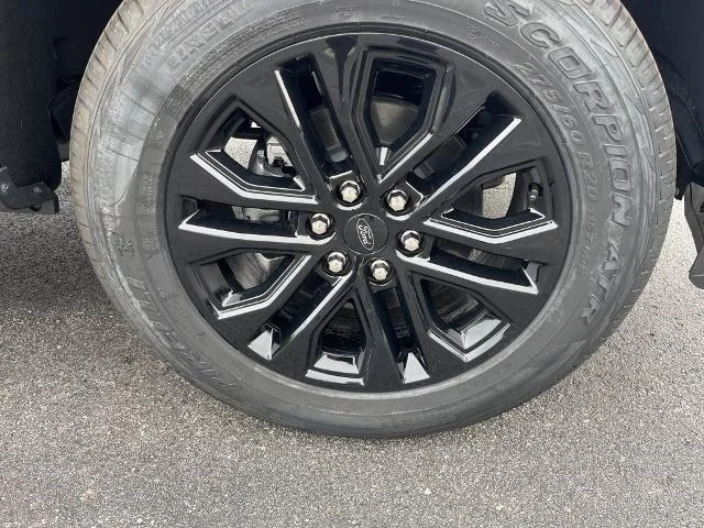 New 2026 Agate Black Metallic Ford XLT image 9