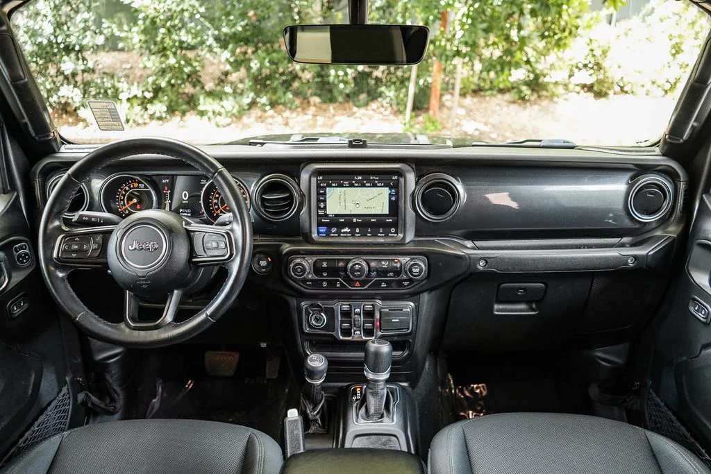 Used 2022 Gray Jeep Altitude image 12