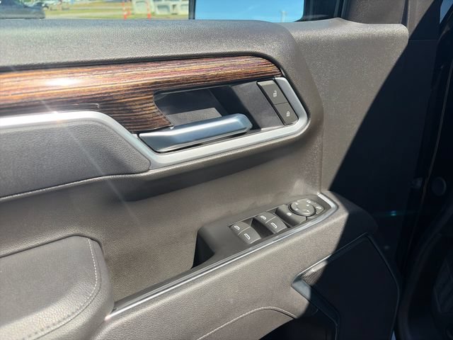 Used 2025 Onyx Black GMC Elevation image 17