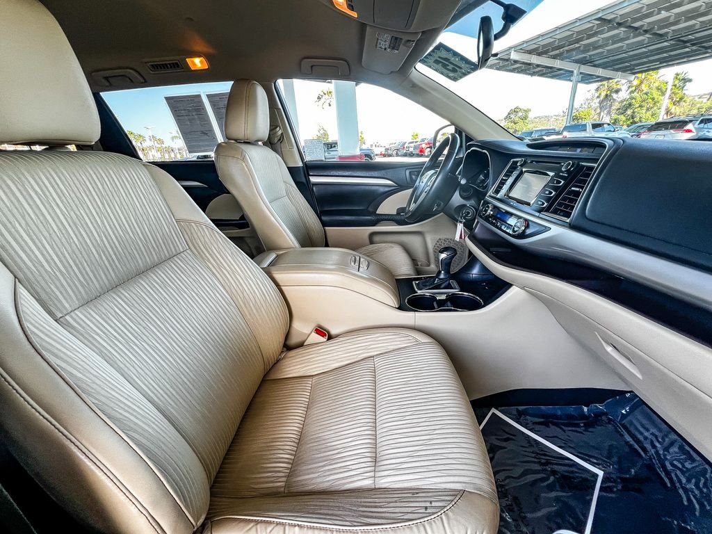 Used 2015 Blizzard Pearl Toyota LE Plus V6 image 15