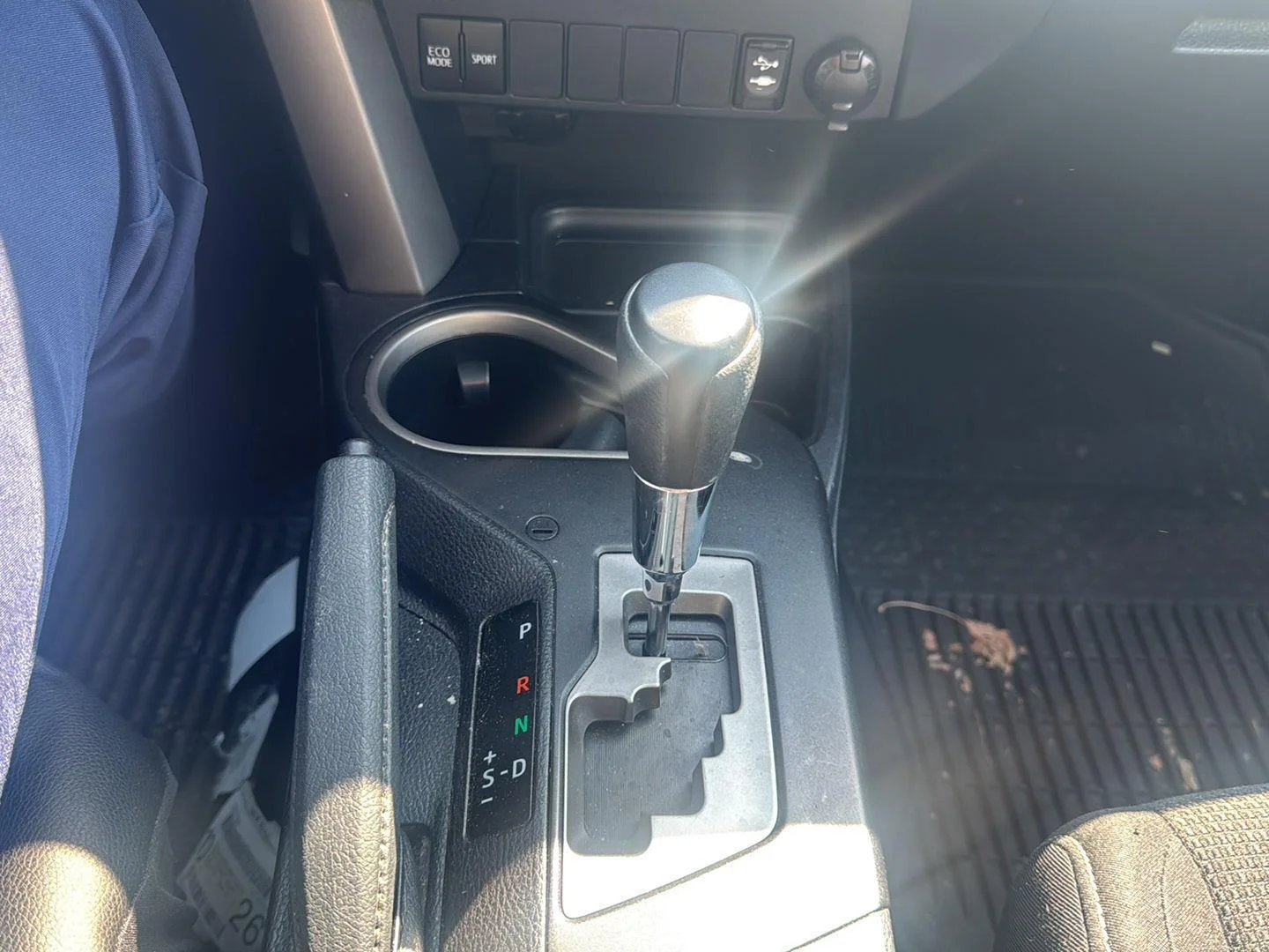 Used 2017 Silver Sky Metallic Toyota XLE image 10