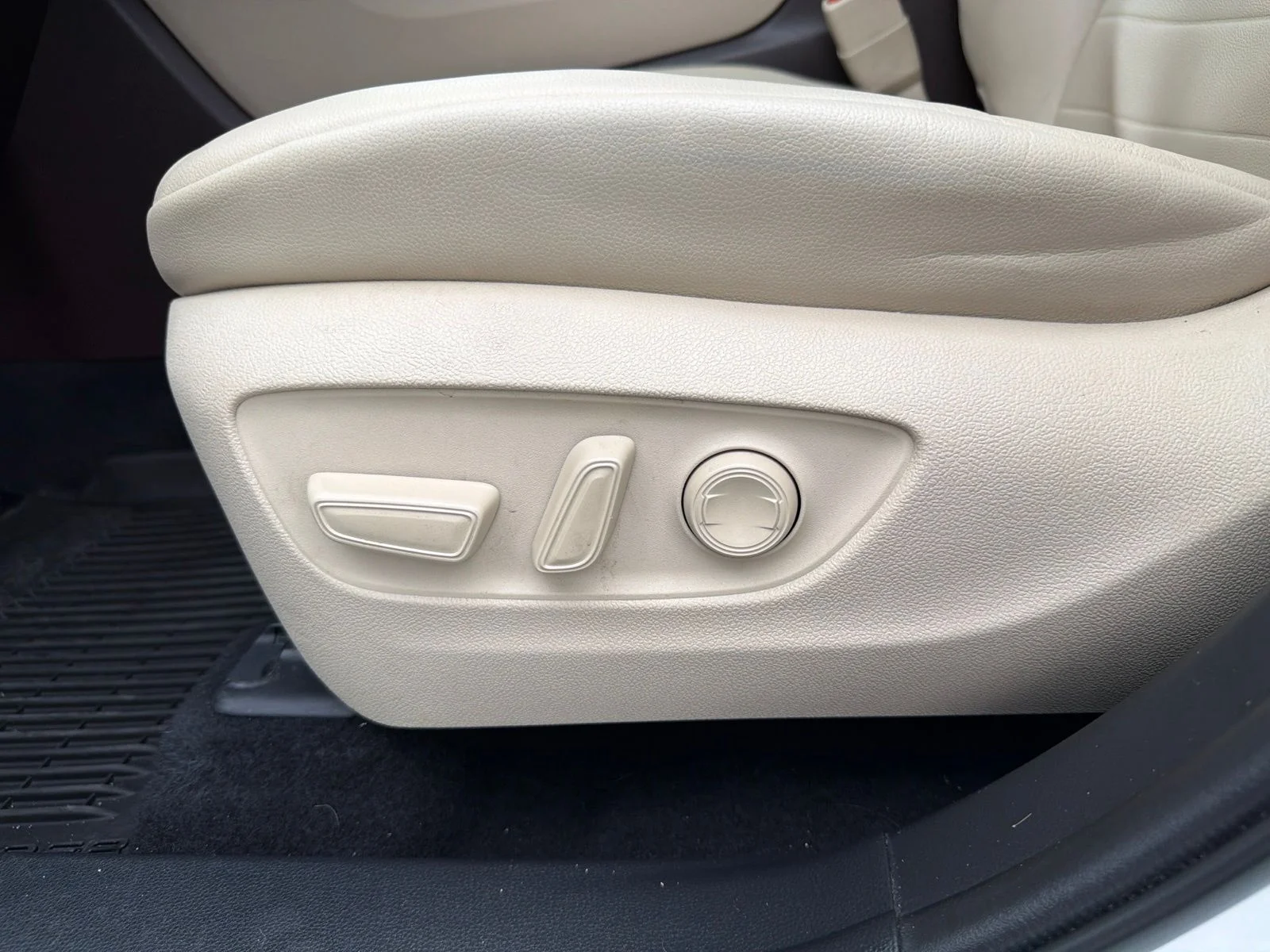 Used 2021 White Toyota XLE image 13