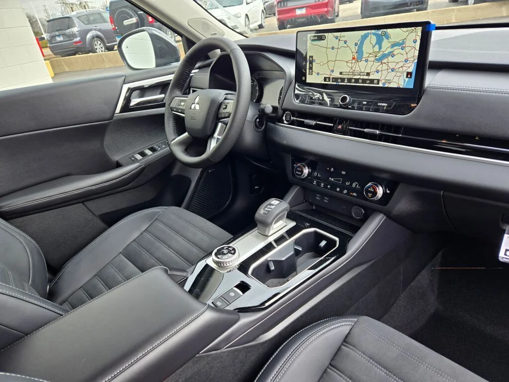 New 2026 Black Mitsubishi SE image 6