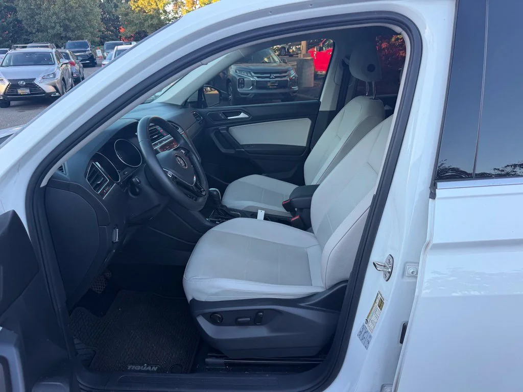 Used 2020 White Volkswagen 2.0T SE image 9