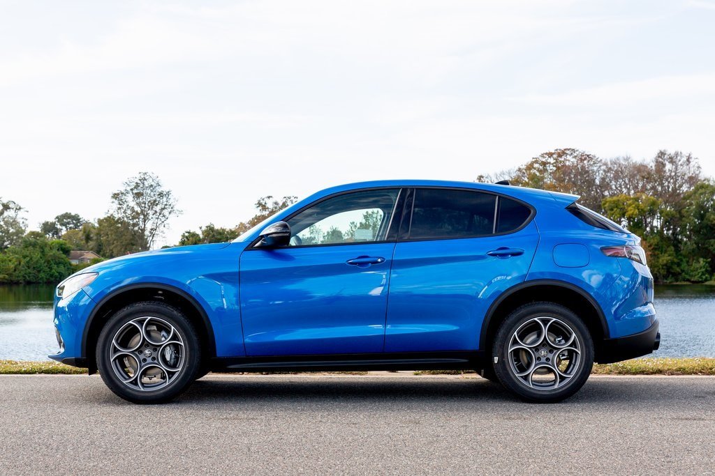 2025 Alfa Romeo Stelvio Sprint Base photo 4