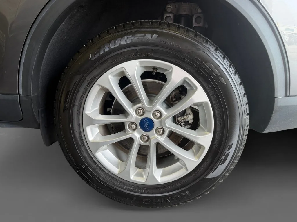 Used 2022 Gray Ford SE image 17