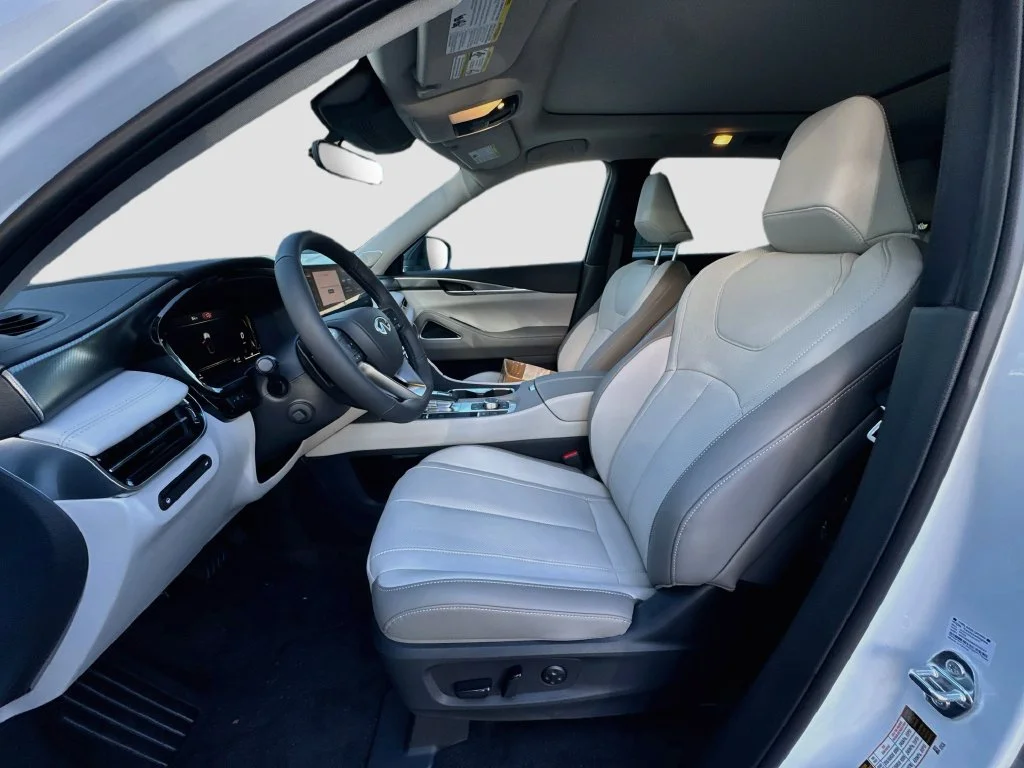 New 2027 White INFINITI LUXE image 22