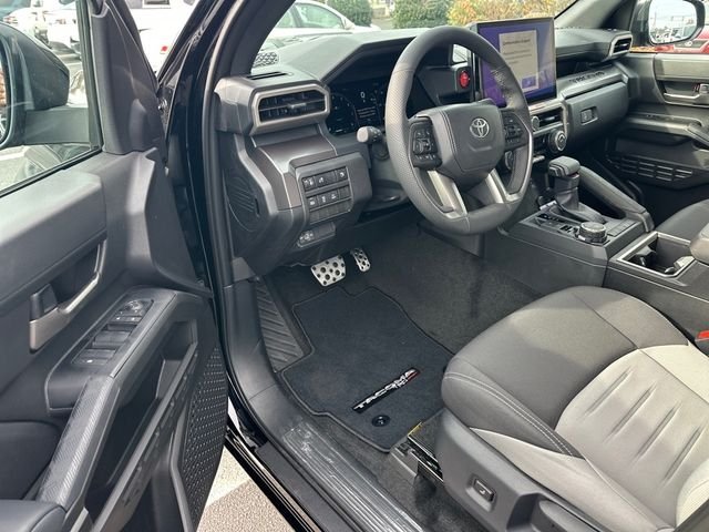 2025 Toyota Tacoma TRD Sport - Photo 6