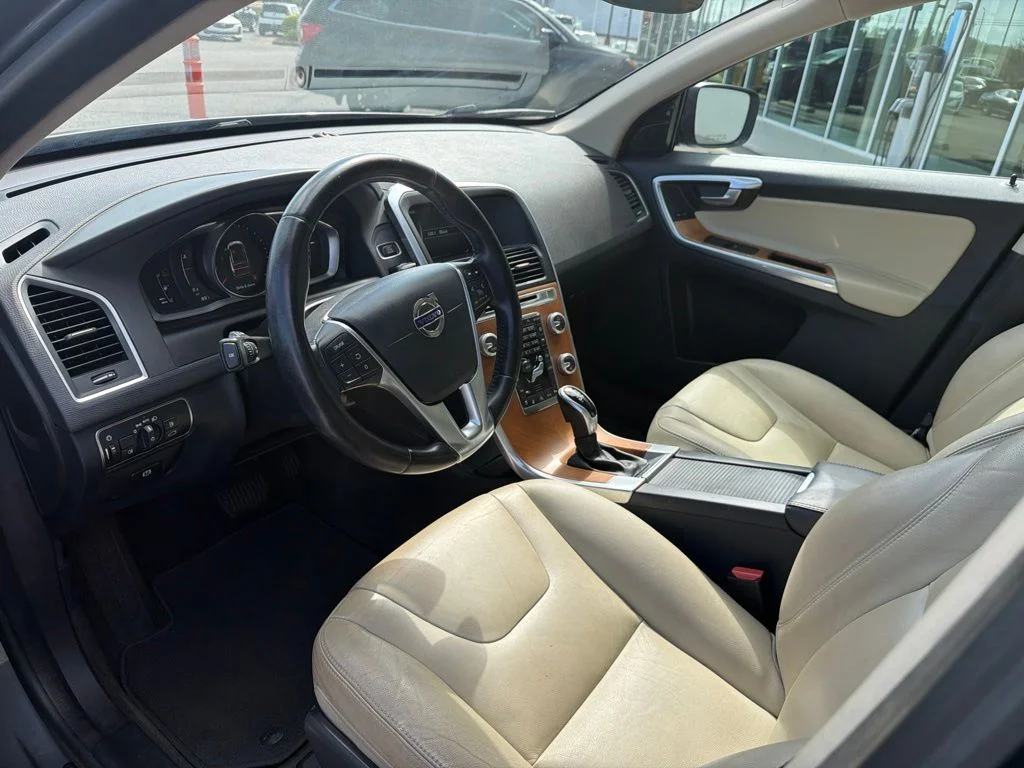 Used 2017 Gray Volvo T5 Inscription image 16