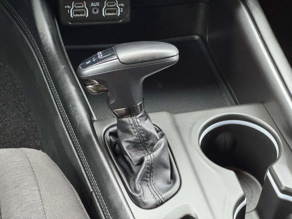 Used 2022 Black Dodge SXT image 19