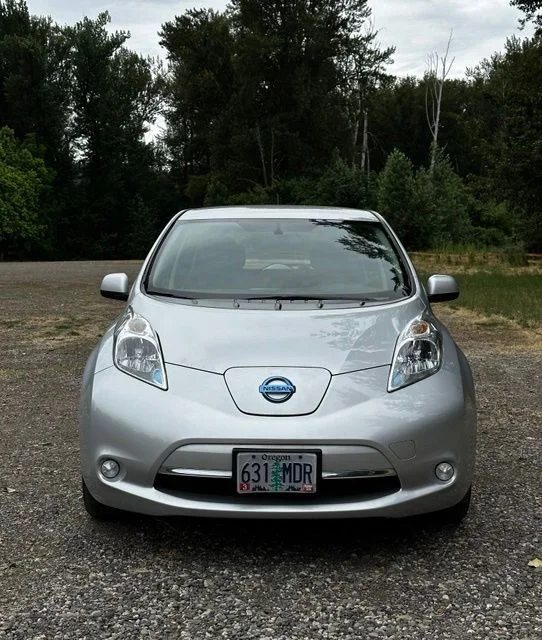 Used 2017 Brilliant Silver Nissan S image 3